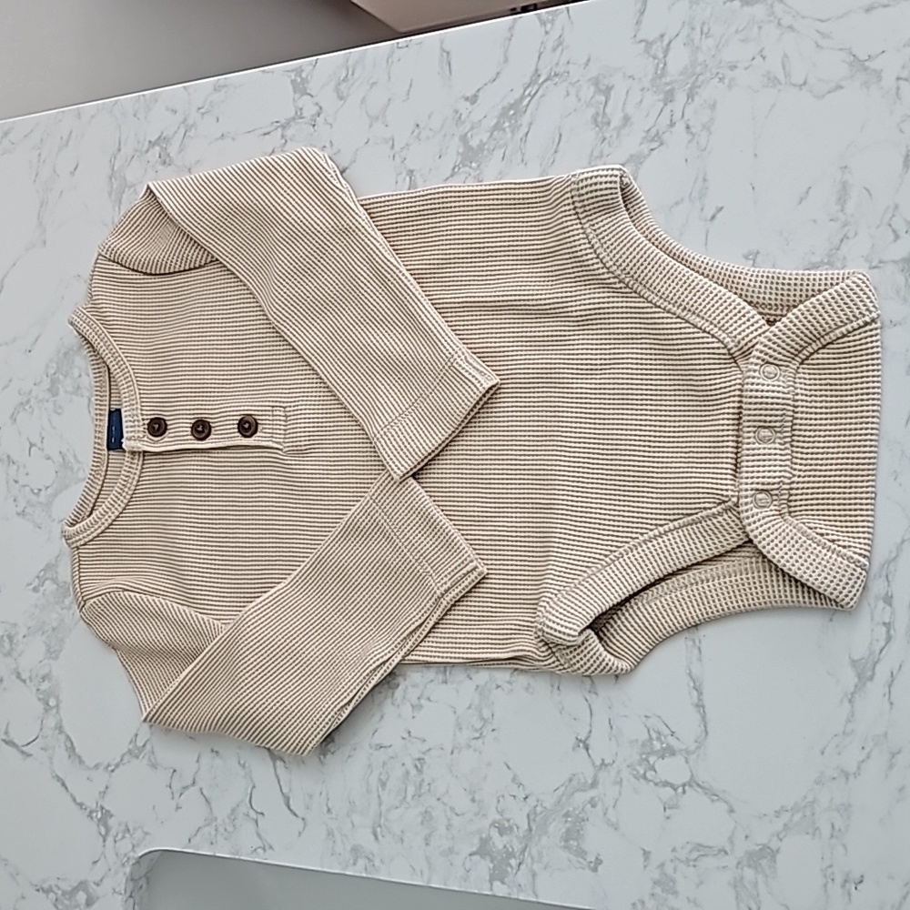 Old Navy Khaki Waffle Knit Onesie Baby Size 6-12M